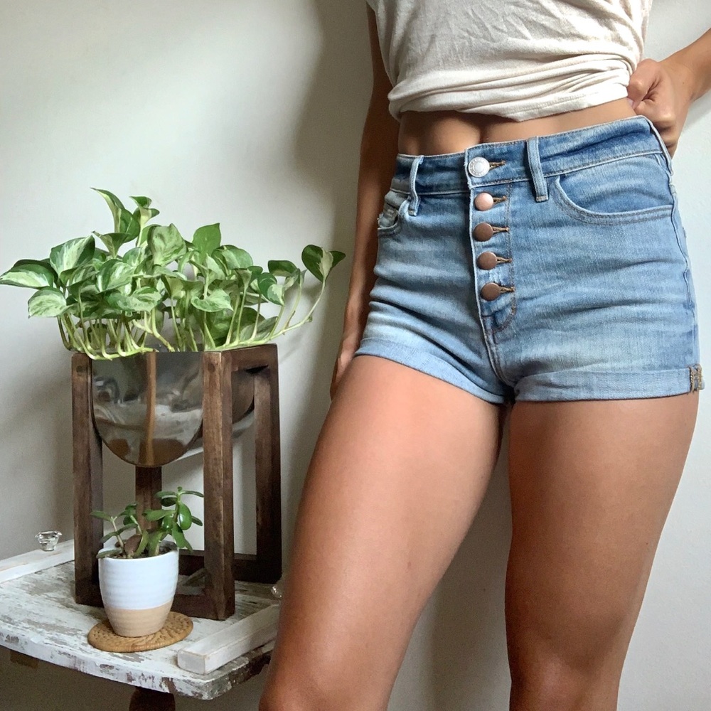 {Kendall & Kylie} High-waisted shorts